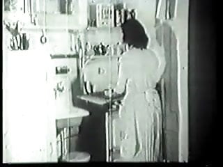 Handyman Fucks Horny Housewife In Vintage Porn free video