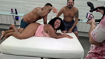 Bastidores Da Gravação Com A Novinha Bbw Mulata Dando Cu E Buceta E Ganhando Muito Leite