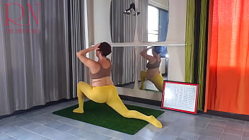 Regina Noir. Yoga In Yellow Tights Doing Yoga In The Gym. A Girl Without Panties Is Doing Yoga. 2 free video