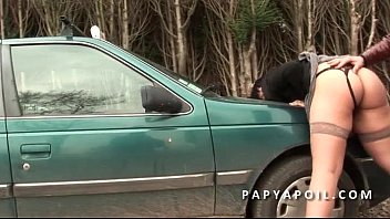 Papy Baise Une Grosse Coquine Avec Un Pote Qui La Sodomise Sur La Voiture free video